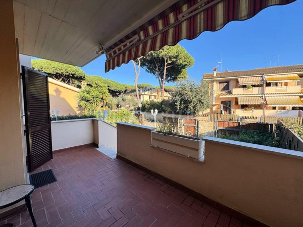casa indipendente in vendita a Roma in zona Ostia