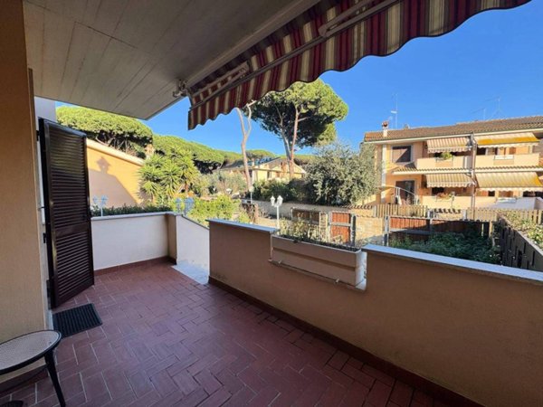 casa indipendente in vendita a Roma in zona Ostia