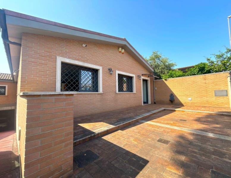 ufficio in vendita a Roma in zona Osteria del Curato