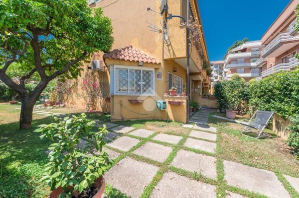 casa indipendente in vendita a Roma in zona Primavalle
