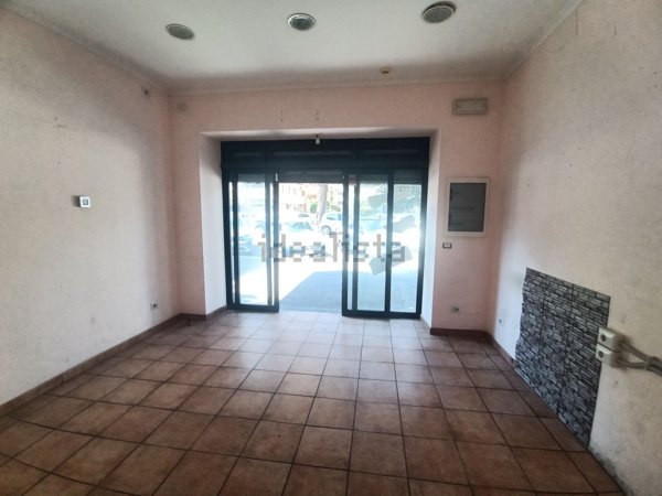locale commerciale in vendita a Roma in zona Ostia