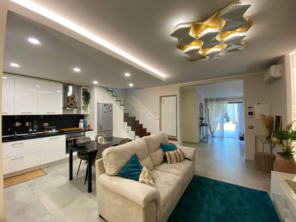 casa indipendente in vendita a Roma in zona Castel di Leva