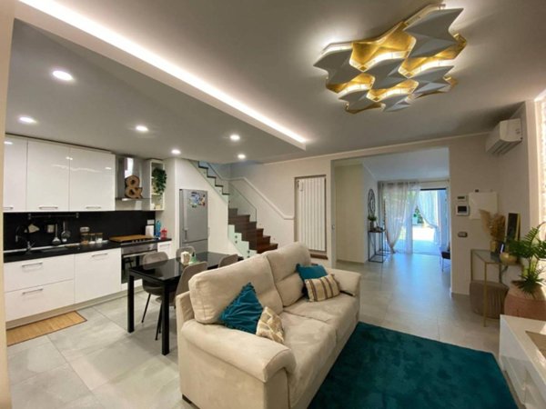 casa indipendente in vendita a Roma in zona Castel di Leva