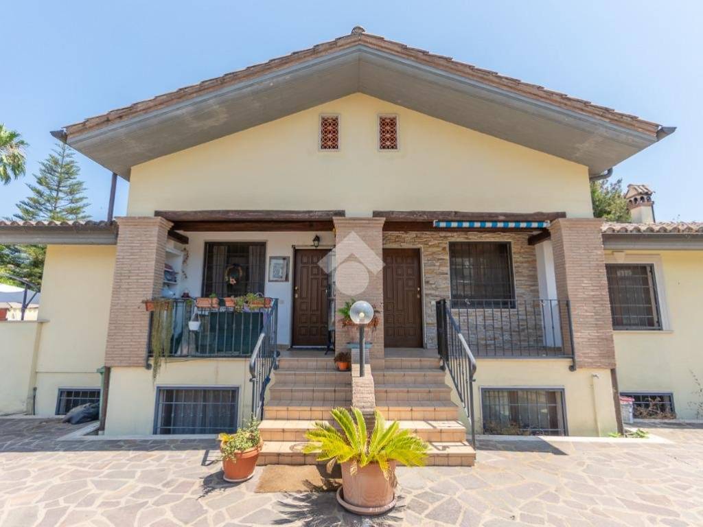 casa indipendente in vendita a Roma in zona Infernetto