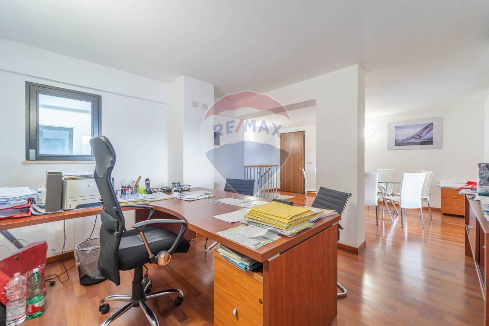 ufficio in vendita a Roma in zona Romanina