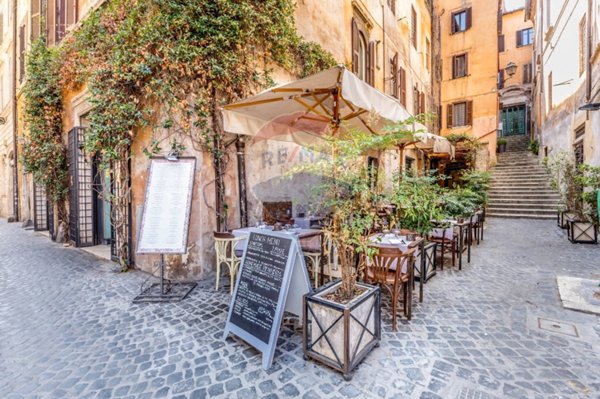 negozio in vendita a Roma in zona Parione/Sant'Eustachio