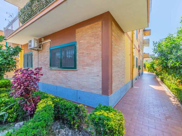 appartamento in vendita a Roma in zona Torre Angela