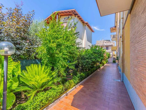 appartamento in vendita a Roma in zona Torre Angela
