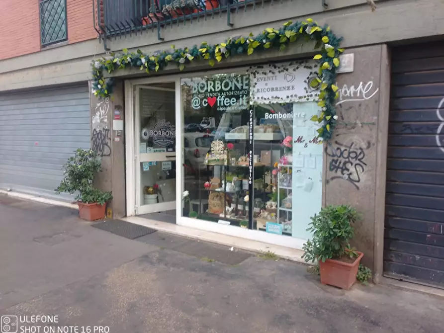 locale commerciale in vendita a Roma in zona Tuscolano