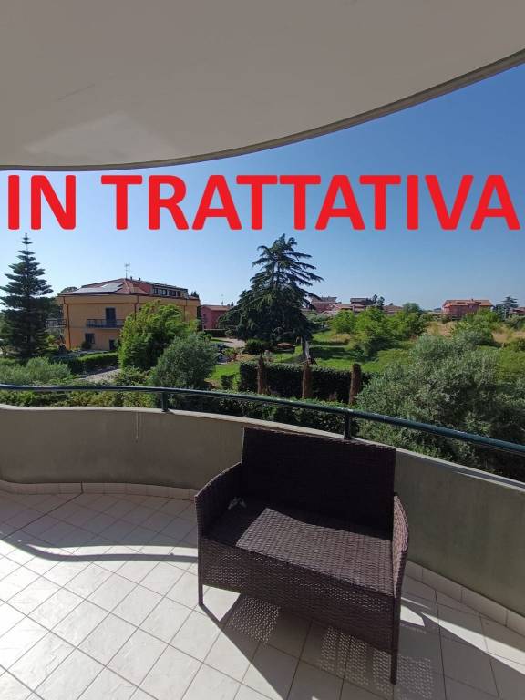 appartamento in vendita a Roma in zona Valle Santa