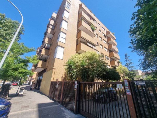 appartamento in vendita a Roma in zona Cinecittà