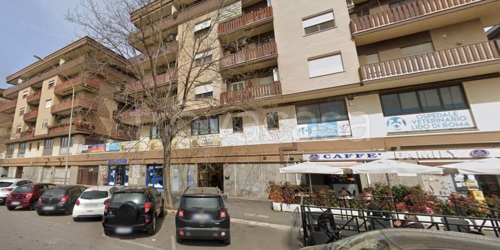 appartamento in vendita a Roma in zona Ostia