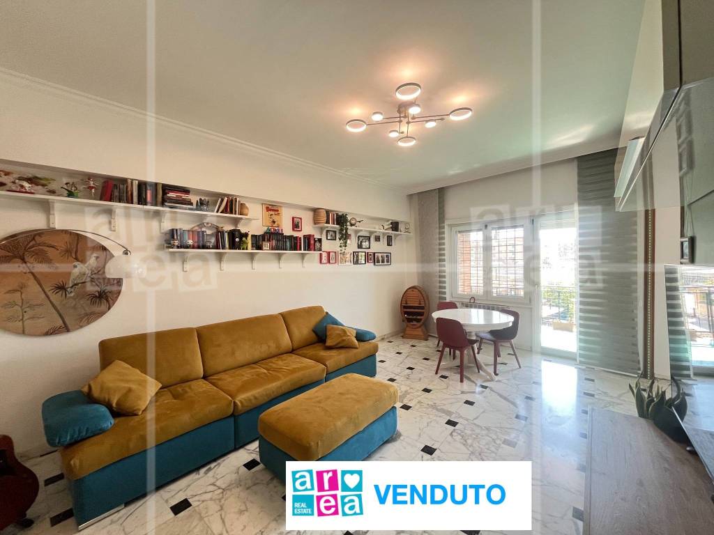 appartamento in vendita a Roma in zona Ardeatino
