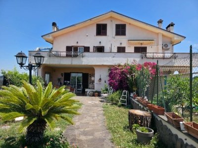 casa indipendente in vendita a Roma