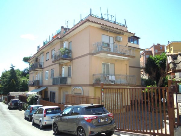 appartamento in vendita a Roma in zona Tomba di Nerone