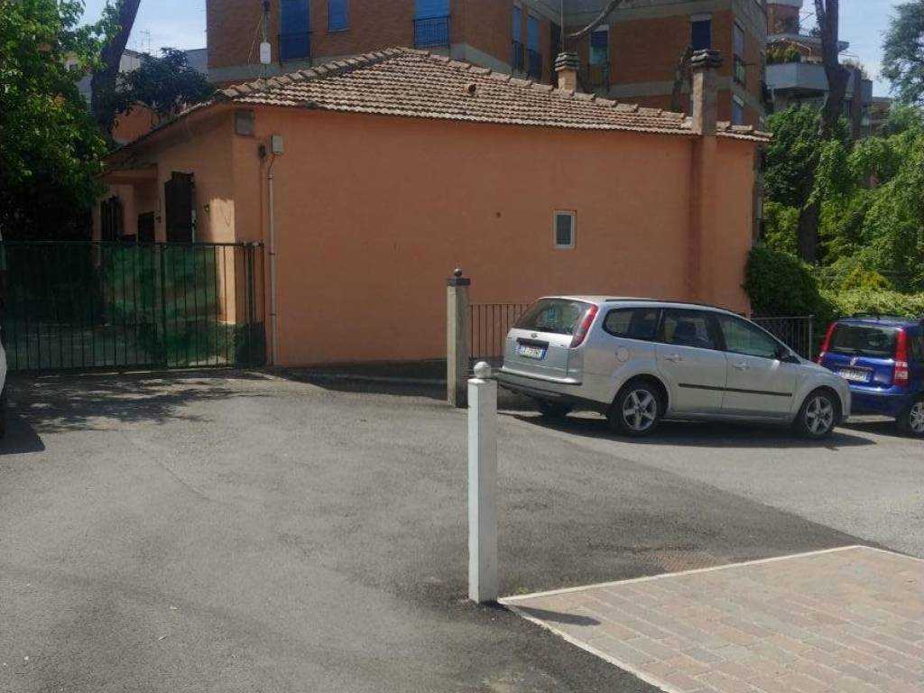 appartamento in vendita a Roma in zona Tomba di Nerone