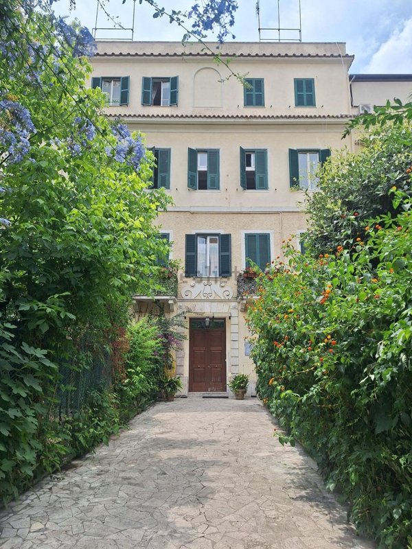 appartamento in vendita a Roma in zona Ostia
