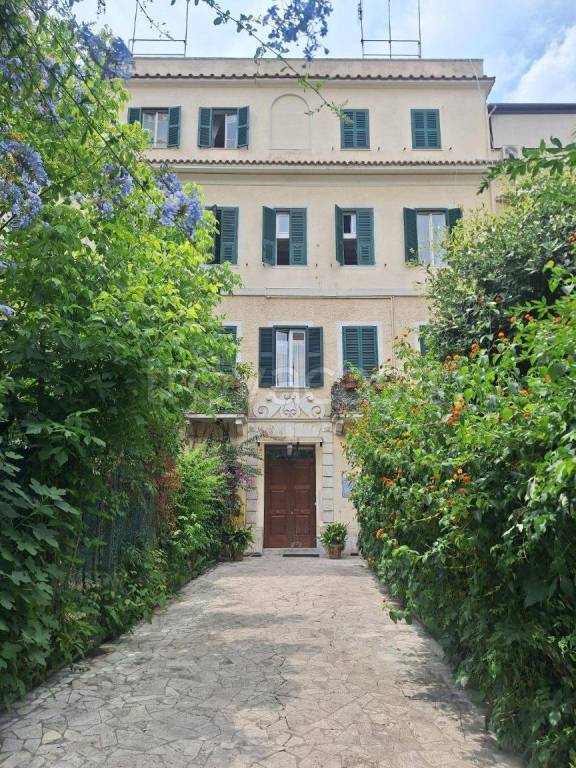 appartamento in vendita a Roma in zona Ostia