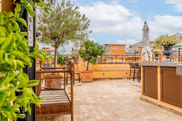 appartamento in vendita a Roma in zona Trevi-Colonna