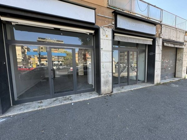 negozio in vendita a Roma in zona Torrevecchia