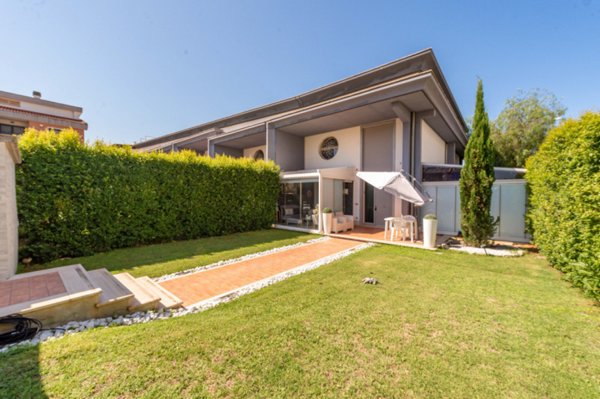 casa indipendente in vendita a Roma in zona Mezzocammino