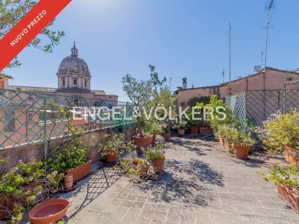 appartamento in vendita a Roma in zona Rione Regola