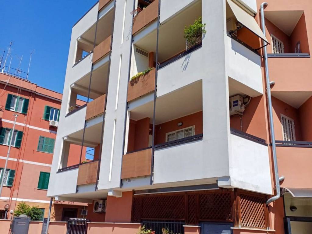 appartamento in vendita a Roma in zona Cinecittà