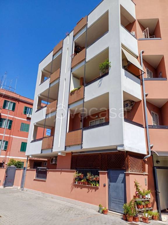 appartamento in vendita a Roma in zona Tuscolano