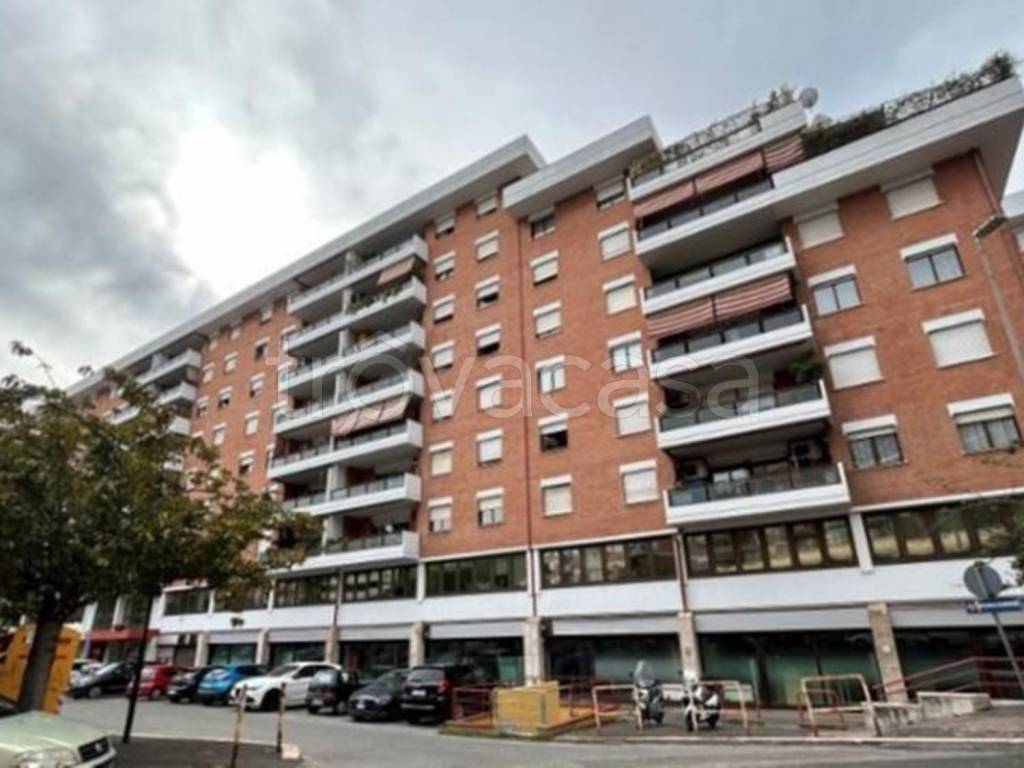 negozio in vendita a Roma in zona Ardeatino