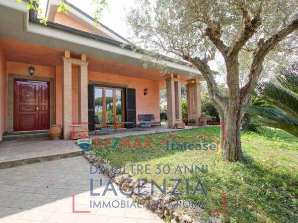 casa indipendente in vendita a Roma in zona Massimina/Casal Lumbroso