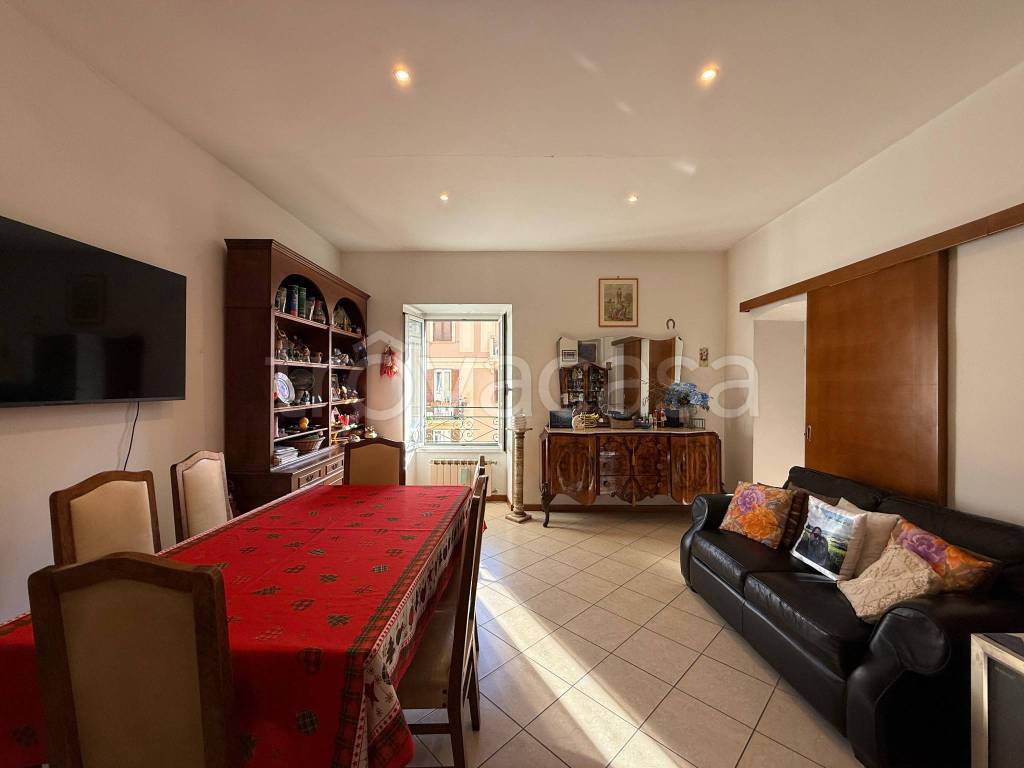 appartamento in vendita a Roma in zona Appio Latino