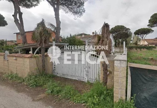 casa indipendente in vendita a Roma in zona Infernetto