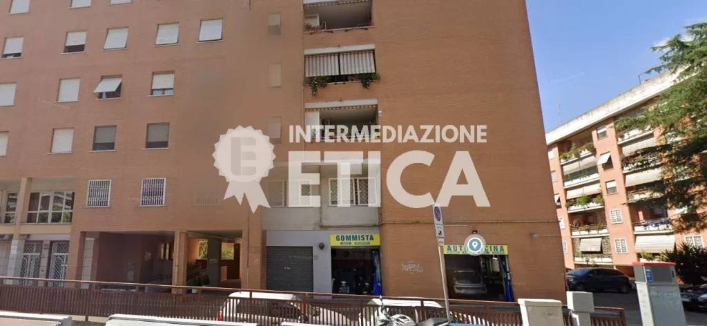 negozio in vendita a Roma in zona Giuliano Dalmata