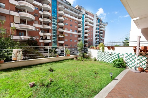 appartamento in vendita a Roma in zona Axa