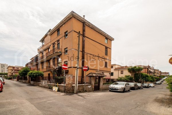 appartamento in vendita a Roma in zona Torre Angela