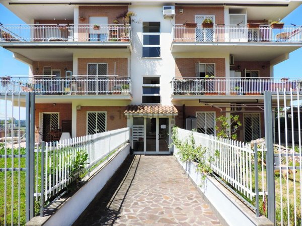 appartamento in vendita a Roma in zona Sette Bagni