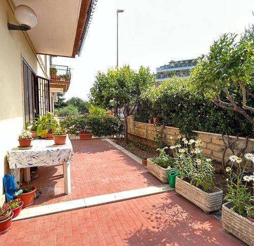 appartamento in vendita a Roma in zona Selva Candida