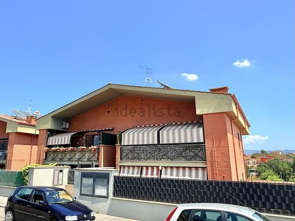 appartamento in vendita a Roma in zona Lunghezza