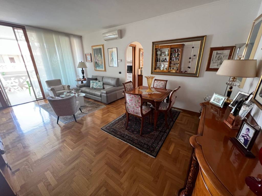 appartamento in vendita a Roma in zona Giardini di Corcolle