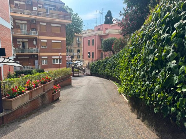 appartamento in vendita a Roma in zona Tor di Quinto