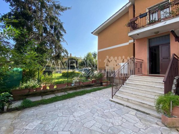 casa indipendente in vendita a Roma in zona Infernetto