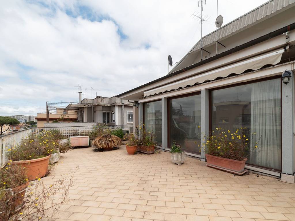 appartamento in vendita a Roma in zona Giuliano Dalmata