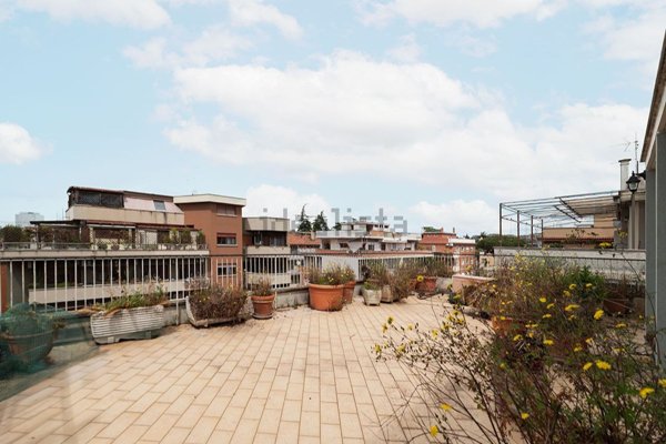 appartamento in vendita a Roma in zona Giuliano Dalmata