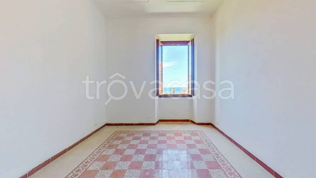 appartamento in vendita a Roma in zona Ostia