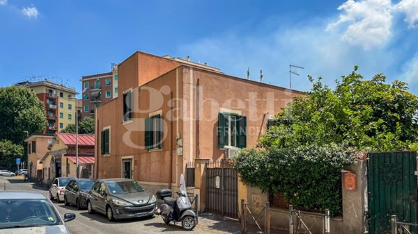 appartamento in vendita a Roma in zona Prenestino-Labicano