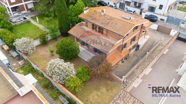 casa indipendente in vendita a Roma