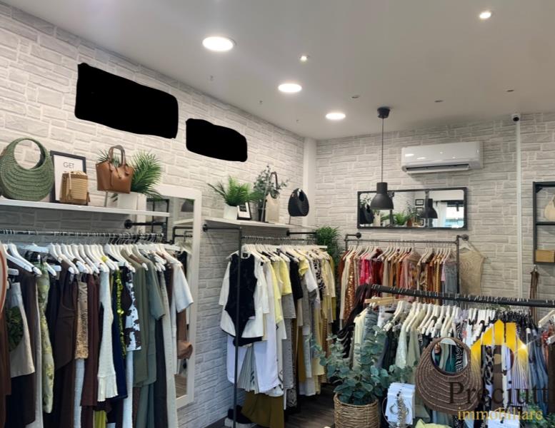 negozio in vendita a Roma in zona Tuscolano