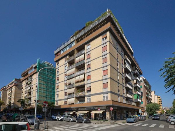 appartamento in vendita a Roma in zona Ostiense