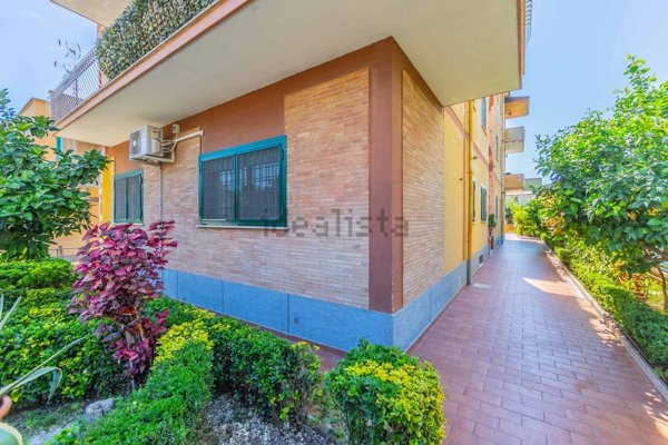 appartamento in vendita a Roma in zona Torre Angela