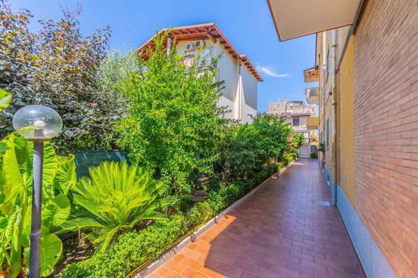appartamento in vendita a Roma in zona Torre Angela